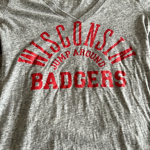 PINK VS Wisconsin Badgers Top - Picture 3 of 5